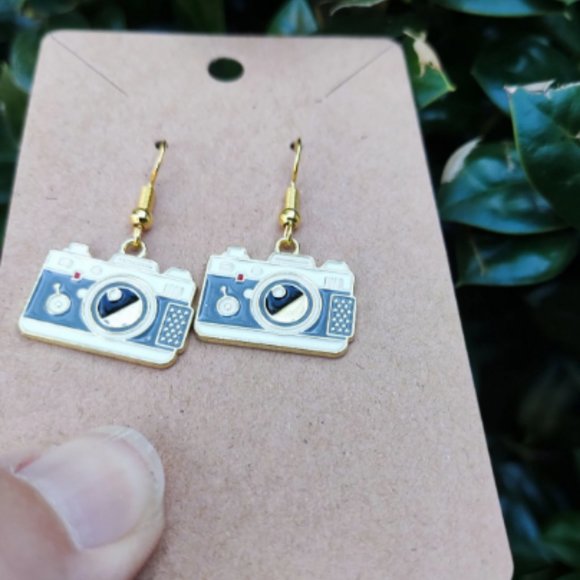 Retro Camera Earrings - Picture 3 of 7